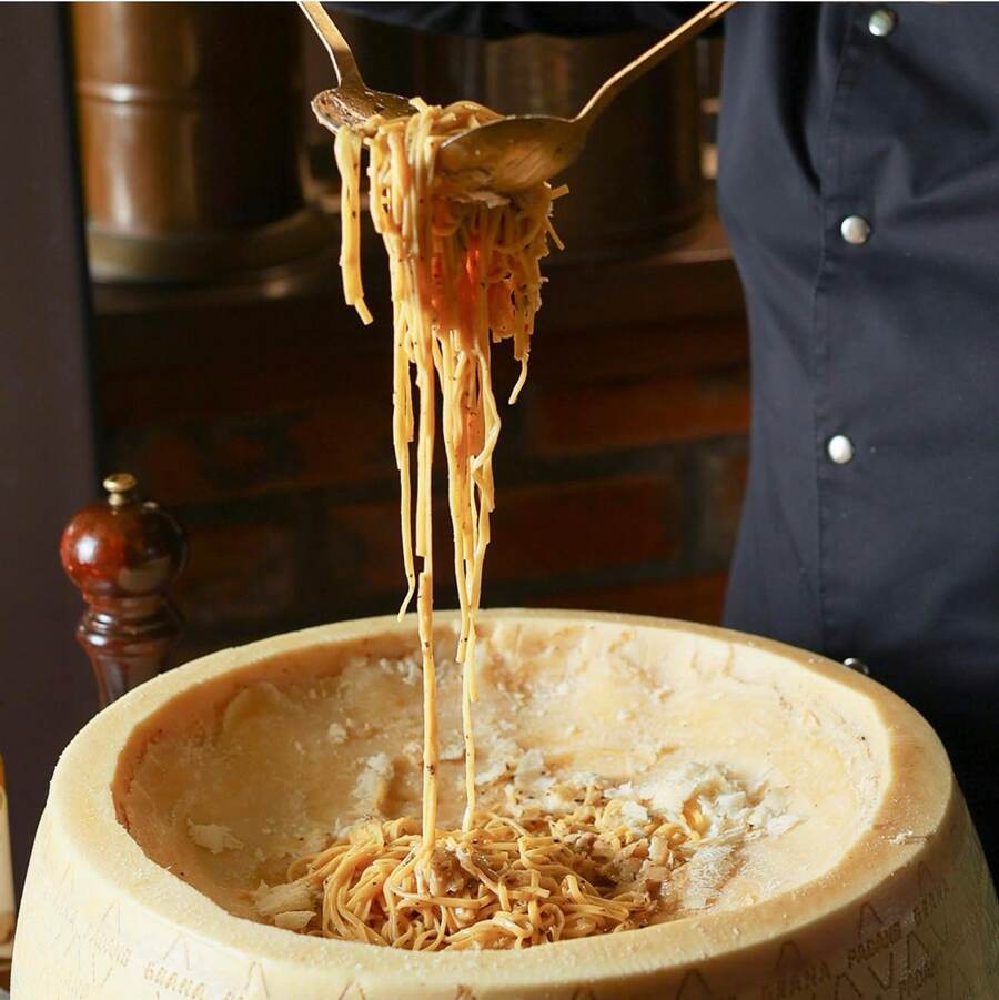 Tagliolini în roata de parmezan